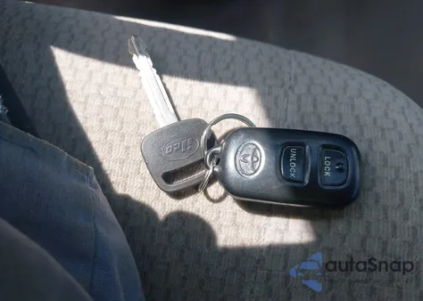 2004 Toyota Corolla Le from USA, damaged, VIN 2T1BR32E24C186774